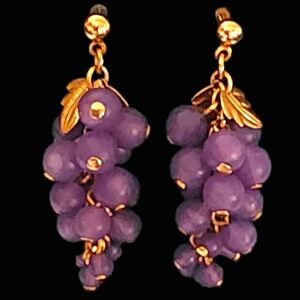 Avon Vintage Purple Grape Cluster Earrings Gold pierced